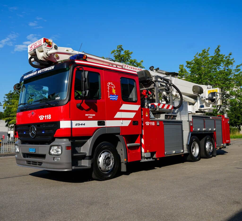 4 Höhenrettungsfahrzeug